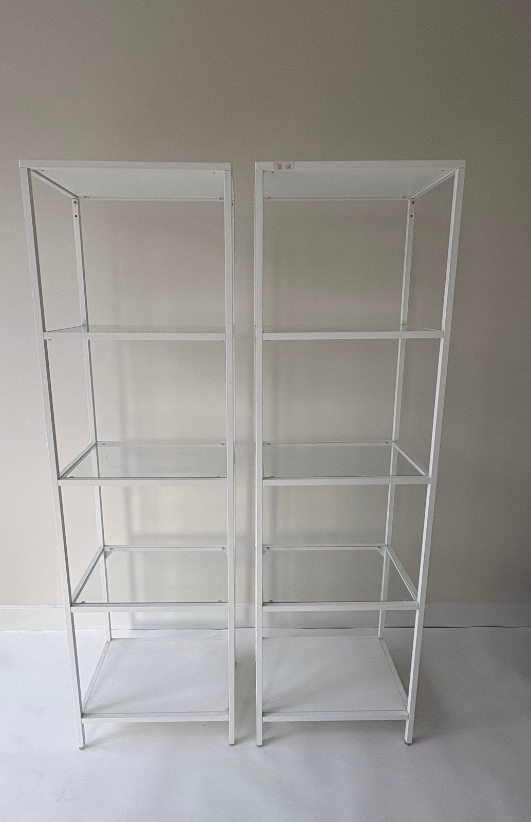 Twee witte stellingkasten ikea Vittsjo, Ophalen, Zo goed als nieuw