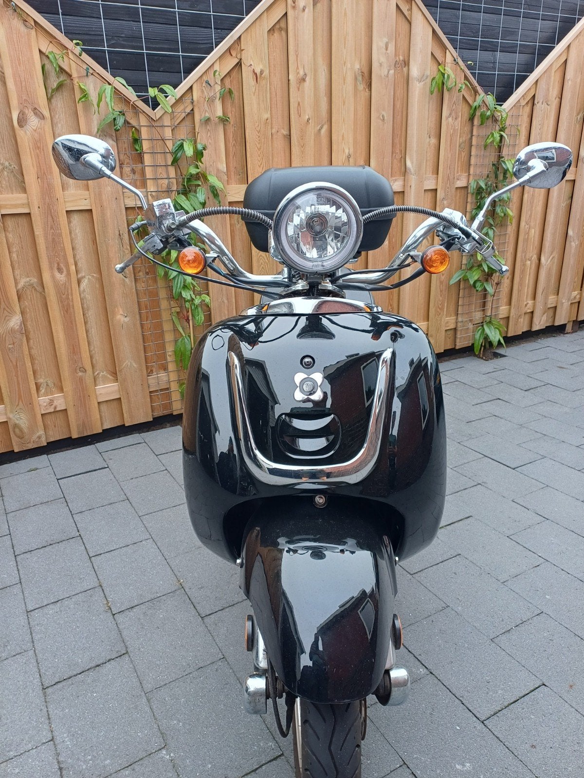 AGM Retroscooter 50cc 4-takt Euro 4 - Black Edition, Ophalen, Gebruikt, Maximaal 45 km/u, AGM