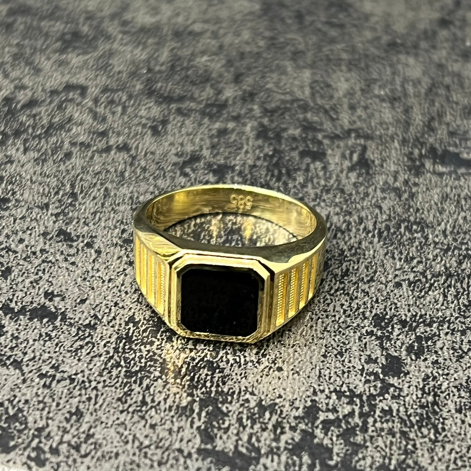 14k gouden zegelring met onyx zwart steen, Ophalen of Verzenden, Zo goed als nieuw, Goud, Dame
