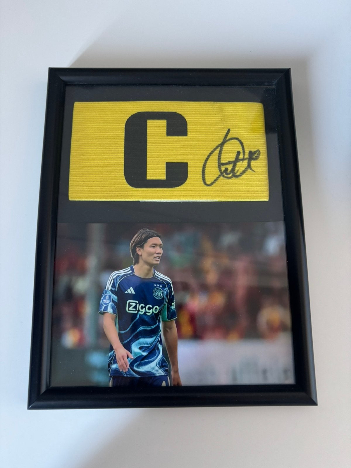 Aanvoerdersband gesigneerd door Ko Itakura met videobewijs, Verzamelen, Sportartikelen en Voetbal, Ophalen of Verzenden, Nieuw