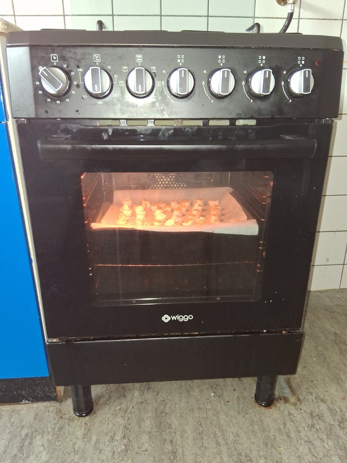 Wiggo wo-e605r bb gasfornuis zwart, Gebruikt, Gas, Vrijstaand, 85 tot 90 cm