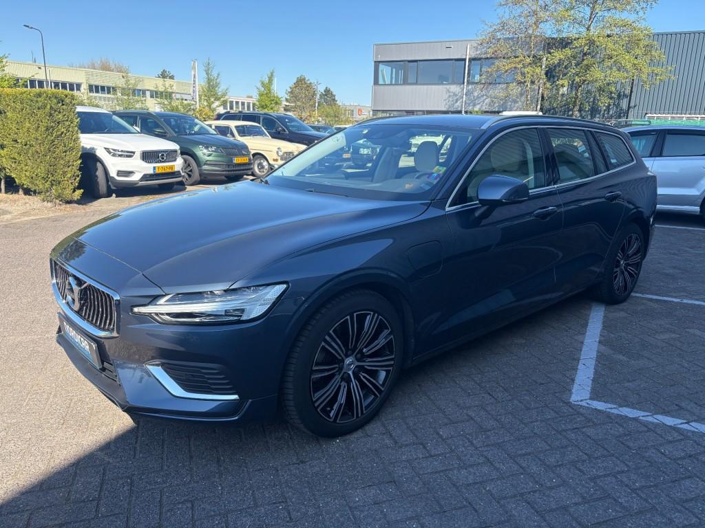 Volvo V60 2.0 T8 AWD Recharge Inscription Expression All-in, Gebruikt, Bluetooth, 4 cilinders, Blauw