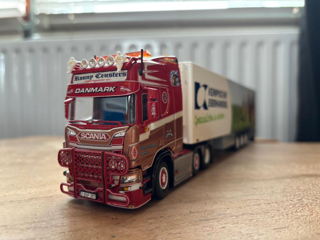 Schaalmodel van Ronny Ceusters, Ophalen of Verzenden, Zo goed als nieuw, Bus of Vrachtwagen