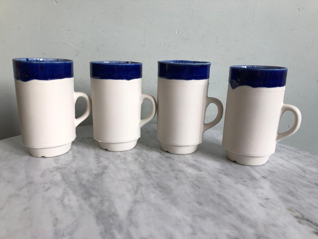 Nieuw 4 handgemaakte porseleinen mokken wit/kobaltblauw 0,2L, Nieuw, Ophalen of Verzenden, Overige stijlen, Kop(pen) en/of Schotel(s)