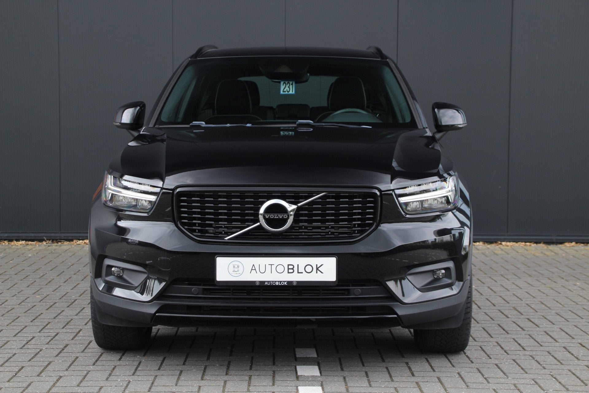 Volvo XC40 1.5 T4 Recharge R-Design|, Auto's, Zwart, Zwart, Plug-in hybride, Bedrijf