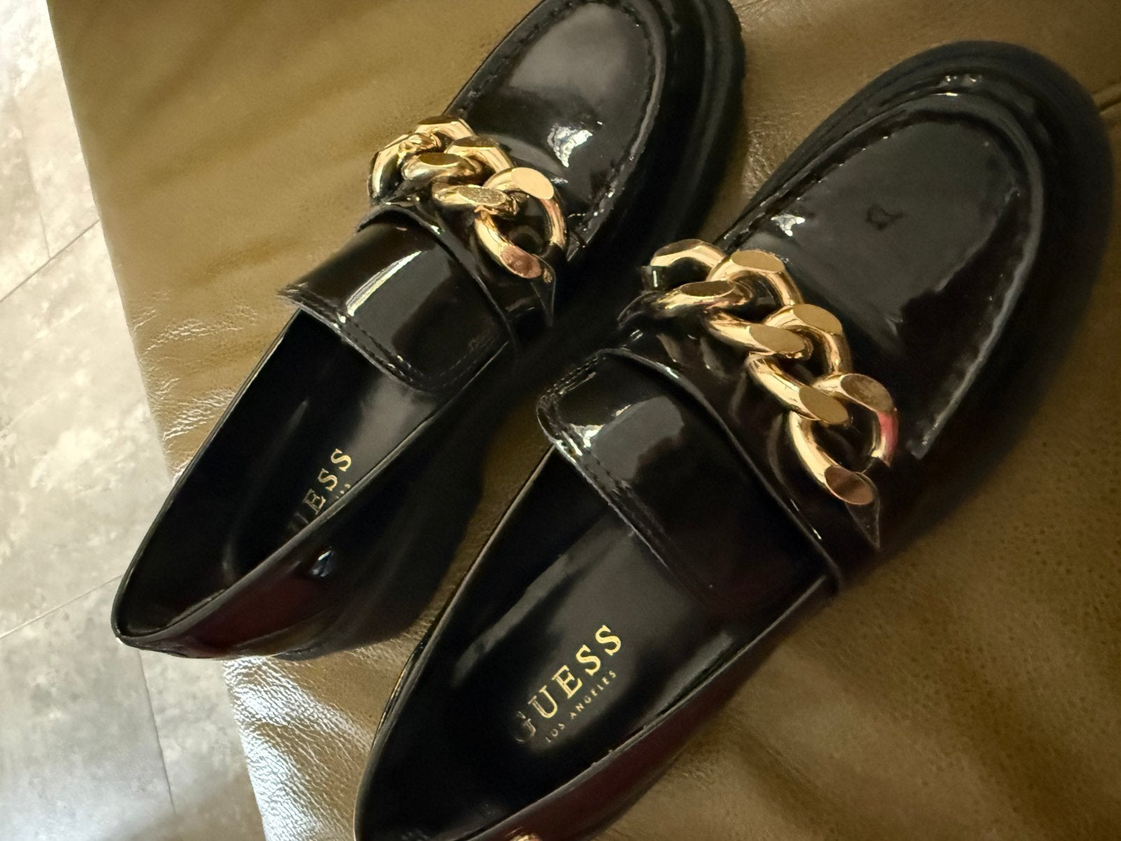 Guess instappers mt 38, Ophalen of Verzenden, Zo goed als nieuw, Instappers, Zwart
