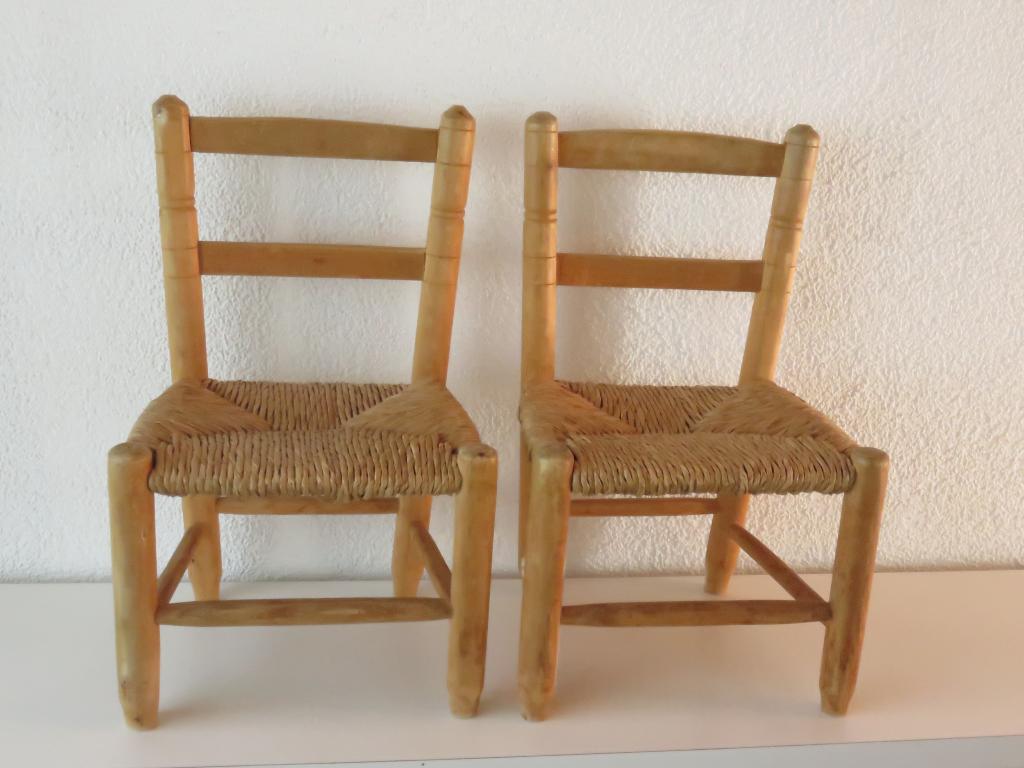 2 vintage rieten Spaanse kinderstoeltjes met gematte zitting, Kinderen en Baby's, Ophalen of Verzenden, Gebruikt, Stoel(en)