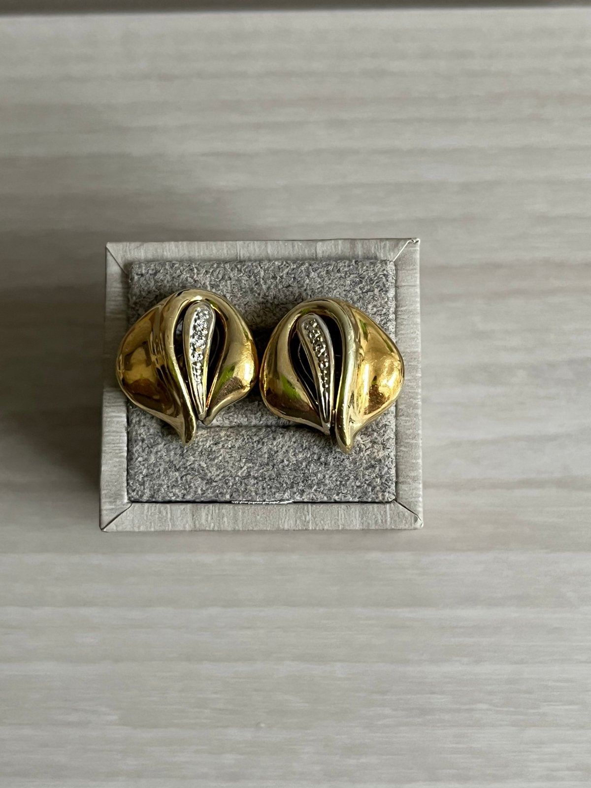 Gouden oorstekers 14k met briljant, Ophalen of Verzenden