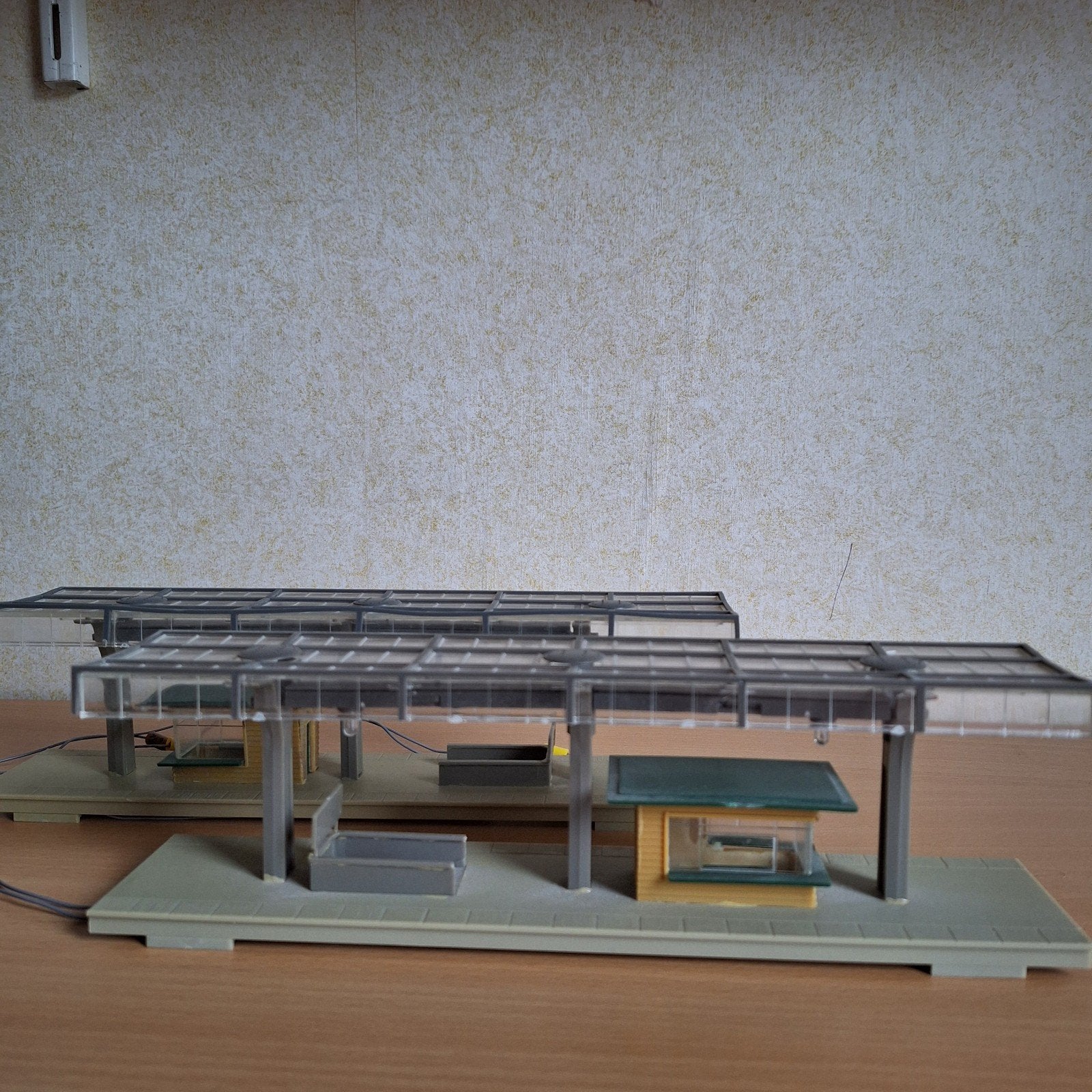 Modelspoorweg station perrons met verlichting, Overige merken, Gebruikt, Gelijkstroom of Wisselstroom, Brug, Tunnel of Gebouw