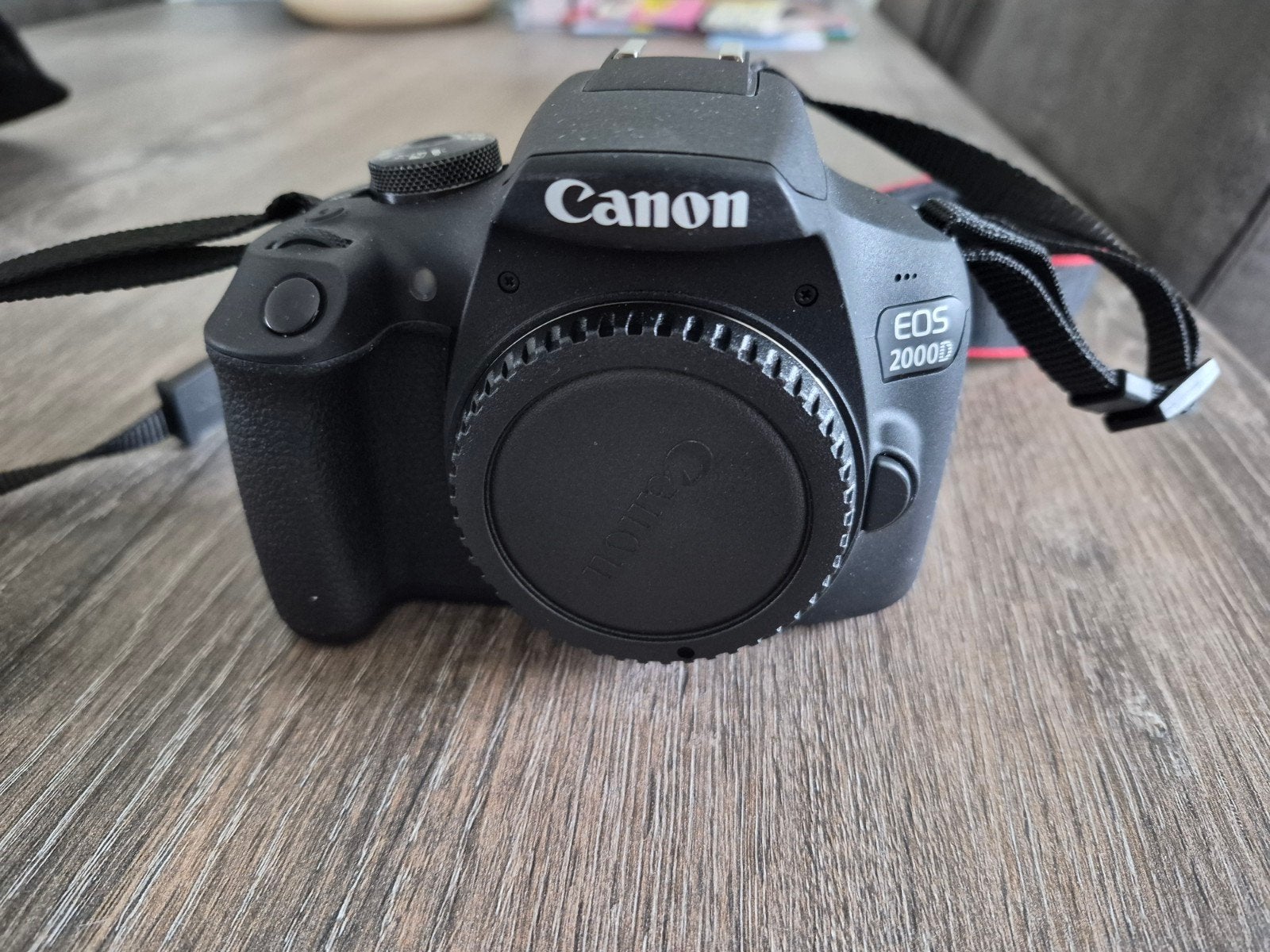Canon EOS 2000D Spiegelreflexcamera met EF-S 18-55mm lens, Ingebouwde flitser, Spiegelreflex, Canon, Zo goed als nieuw