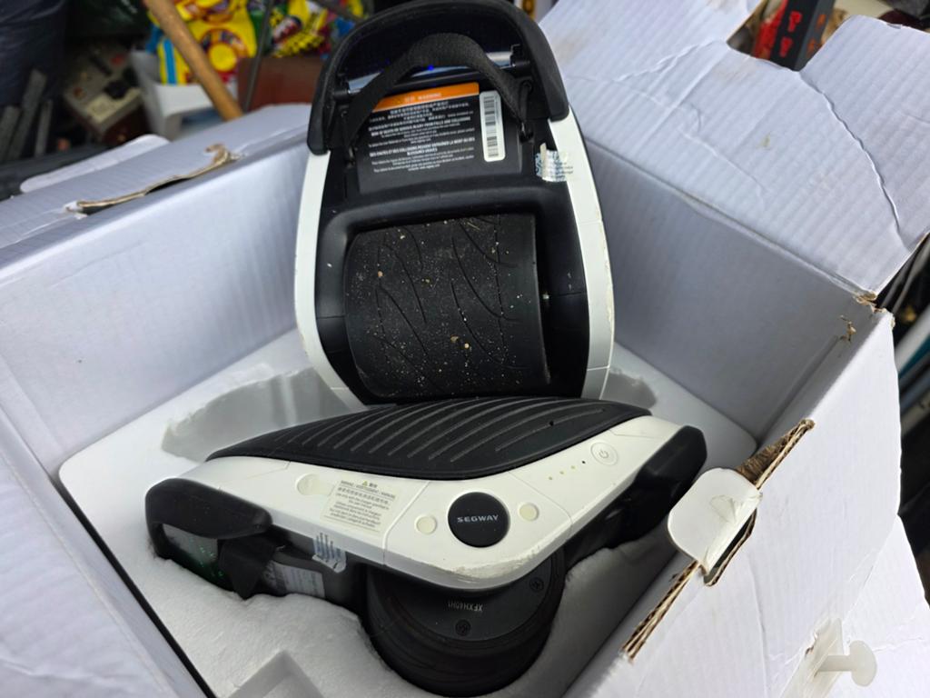 Segway Drift W1 E-Skates - Lichtjes werken, verder ongetest, Fietsen en Brommers, Steps, Ophalen of Verzenden