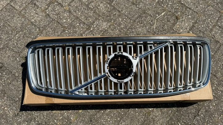 Volvo XC90 Grille - Origineel en in uitstekende staat, Auto-onderdelen, Ophalen, Gebruikt, Voor, Volvo