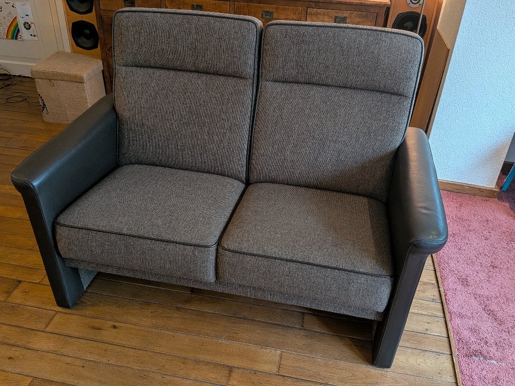 Bank 2-zits senioren bruin stof zeer netjes, Ophalen, Gebruikt, Modern strak slank neutraal senioren, 150 tot 200 cm