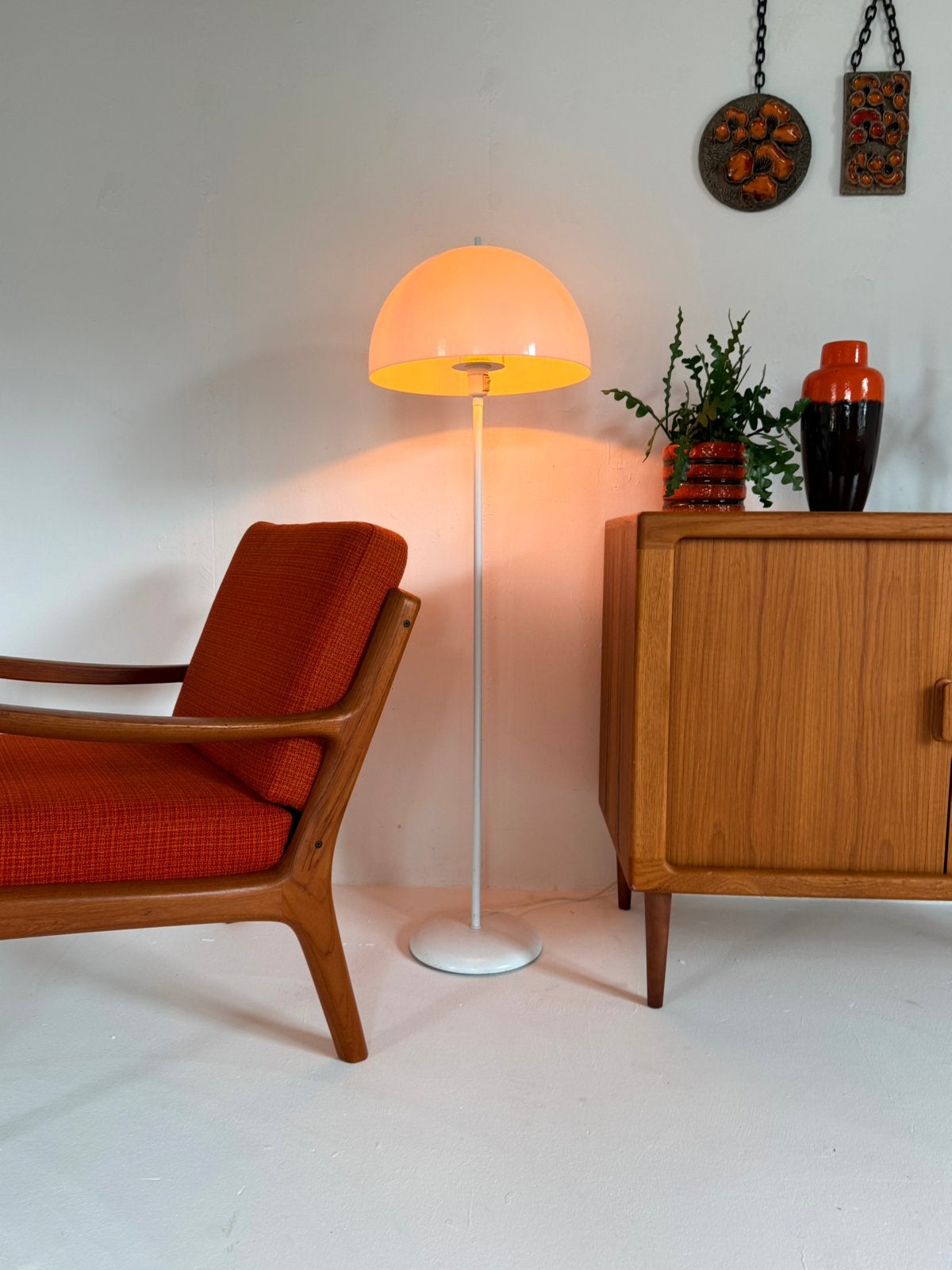 Vintage Deense mushroom vloerlamp, jaren ‘70, Huis en Inrichting, Lampen | Vloerlampen, Vintage retro buisframe design rotan webbing papercord deens