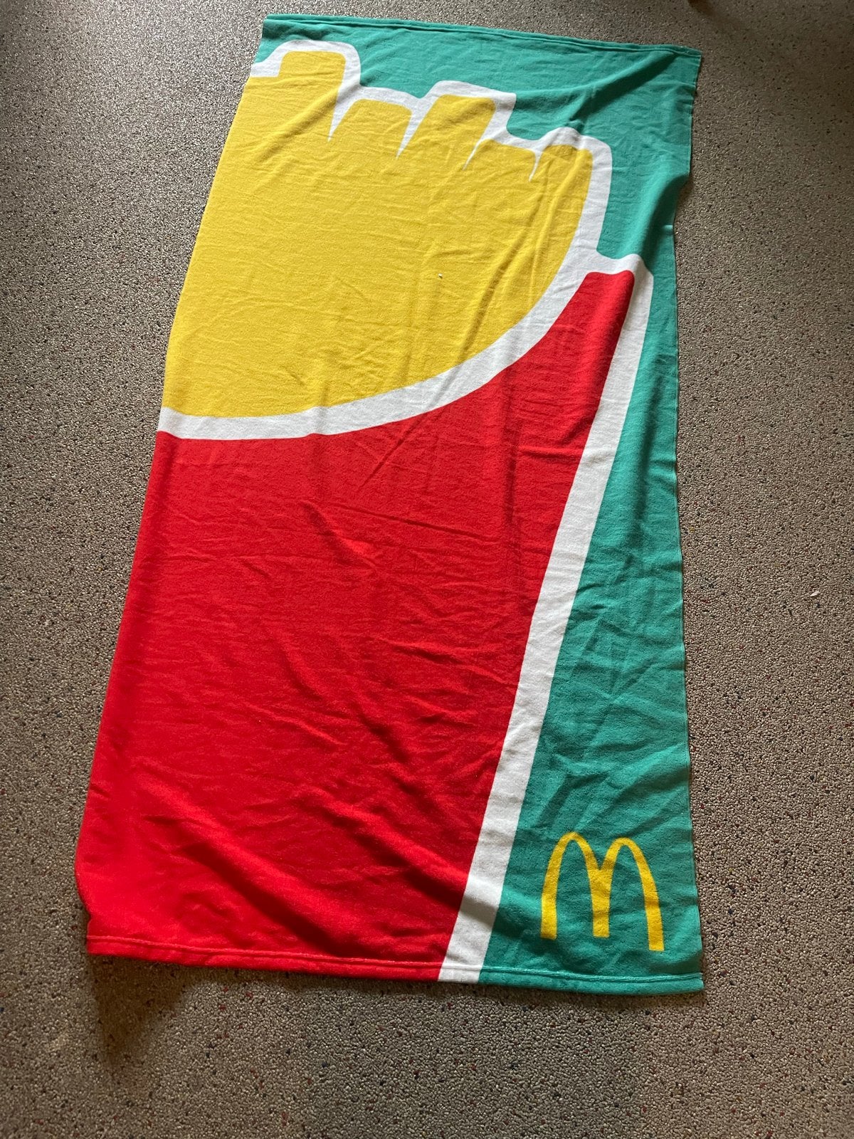 McDonald's Frietjes Strandlaken / Badlaken, Meerkleurig, Overige stijlen, Ophalen of Verzenden, Zo goed als nieuw