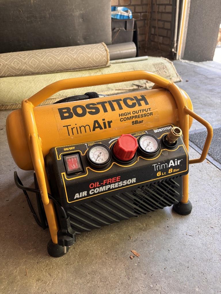 Compressor en Nietpistool Bostitch, Doe-het-zelf en Verbouw, Gereedschap | Handgereedschap, Ophalen of Verzenden, Zo goed als nieuw