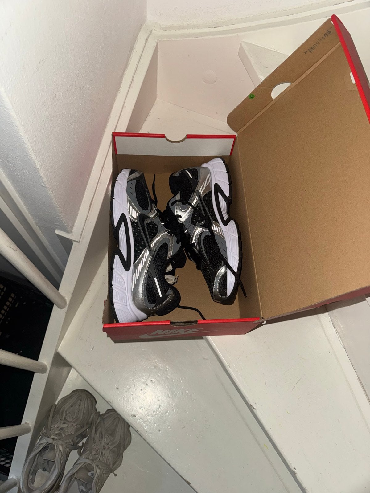 Nike V5 RNR Sneakers - Nieuw in doos. Maat 42.5, Ophalen of Verzenden, Nieuw, Zwart, Sneakers of Gympen