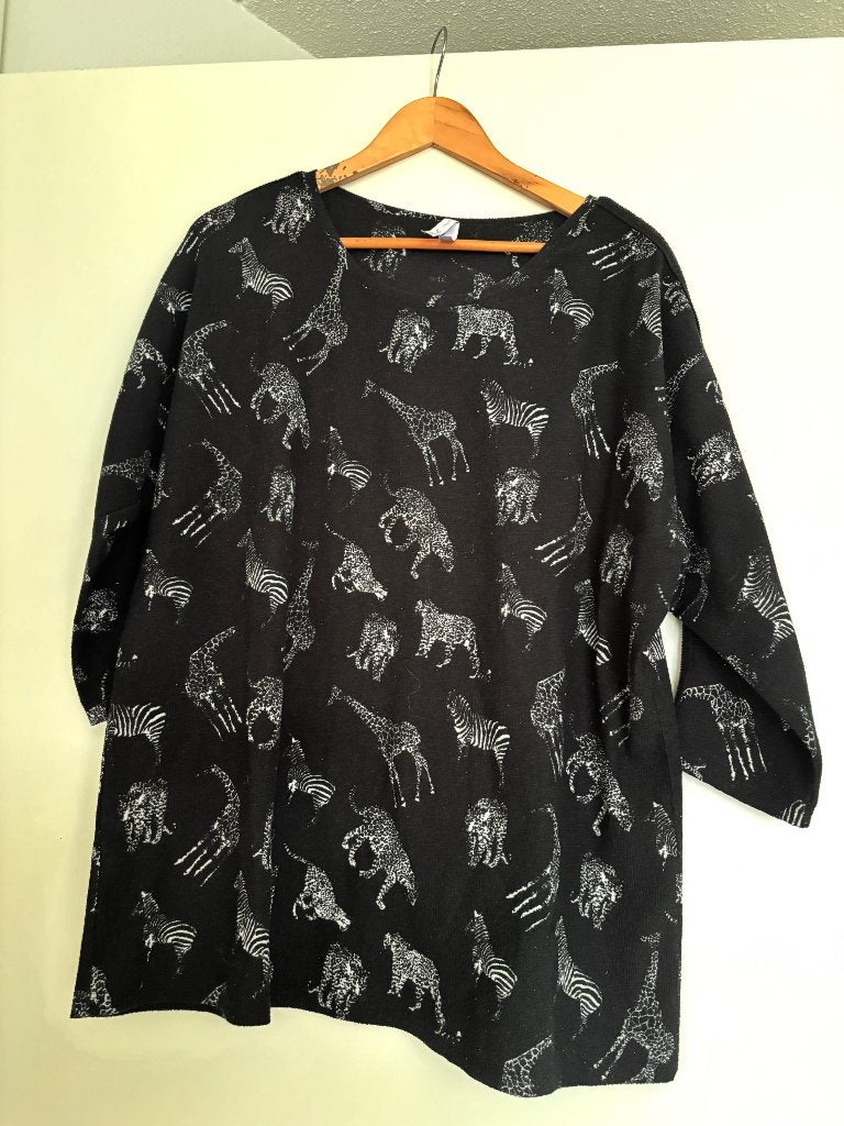 Zwart shirt wilde dieren maat 44, Zwart, Maat 42/44 (L), Ophalen of Verzenden, Lange mouw