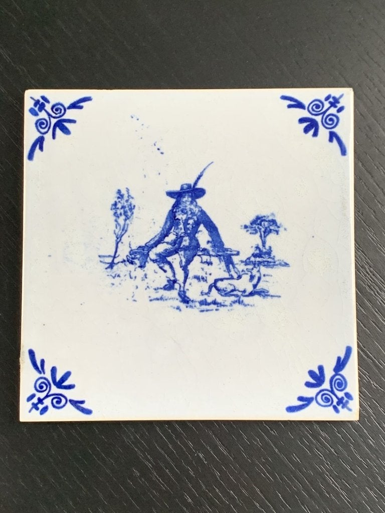 Delfs Blauw tegeltje Edelman op bankje met hond, Ophalen
