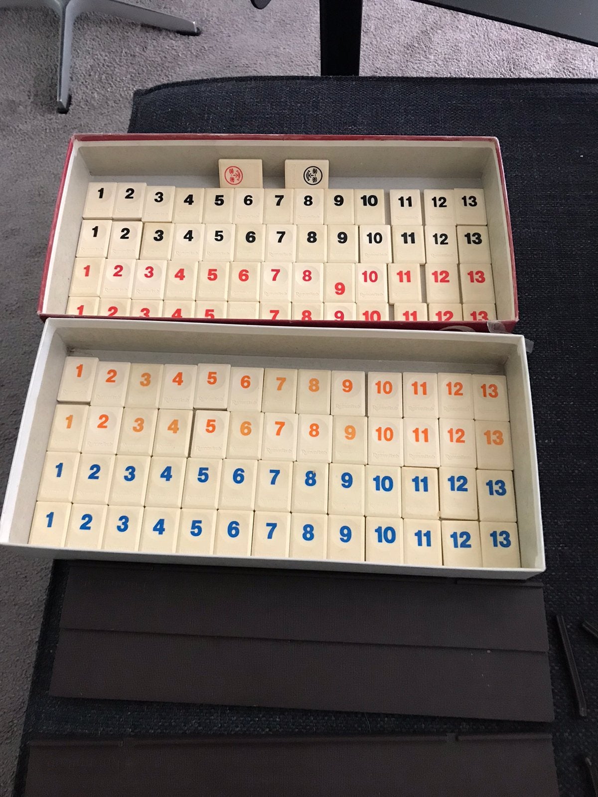 Rummikub helemaal compleet in nieuwstaat zie foto’s, Ophalen, Zo goed als nieuw