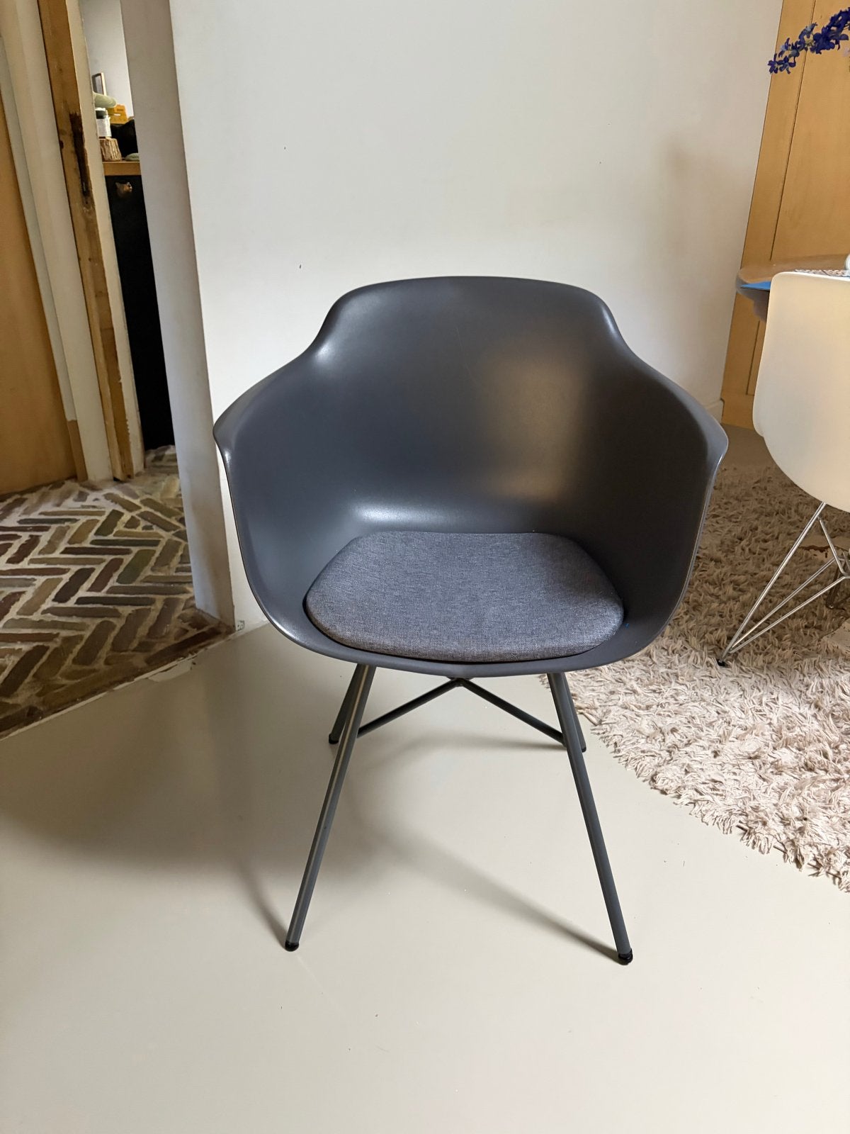 Design stoel zwart/donkergrijs - Comfortabel en stijlvol, Ophalen, Kunststof, Gebruikt, Zwart