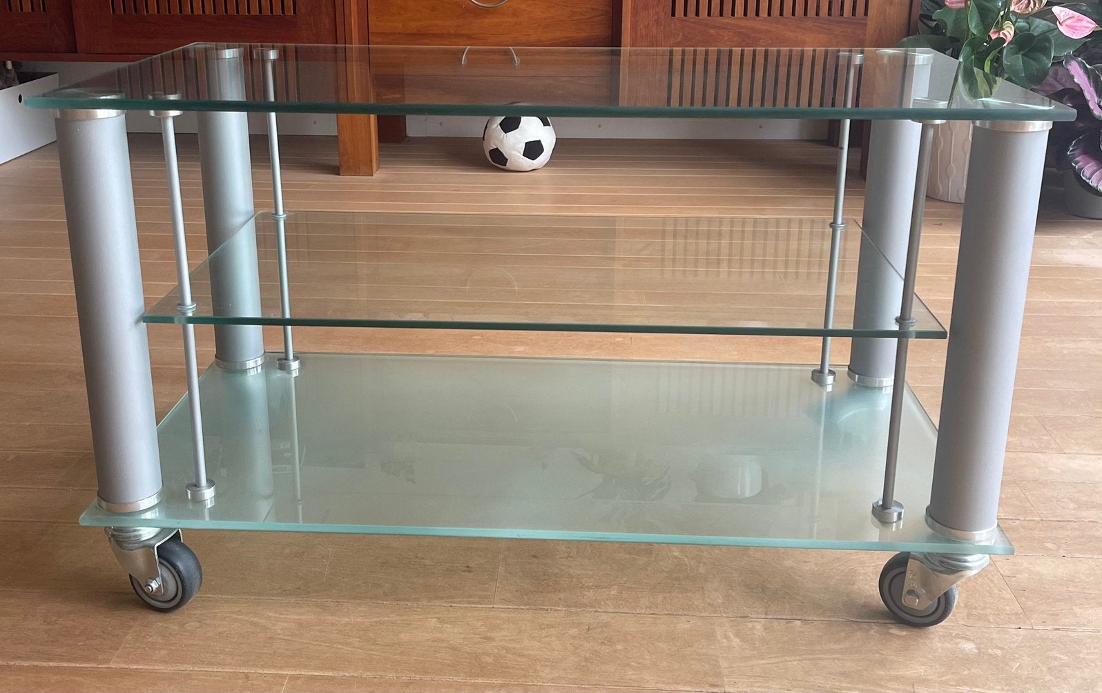 Verrijdbare tv-tafel van glas, 90/45/42 cm (l/b/h), Ophalen, Strak modern, Gebruikt, Minder dan 50 cm