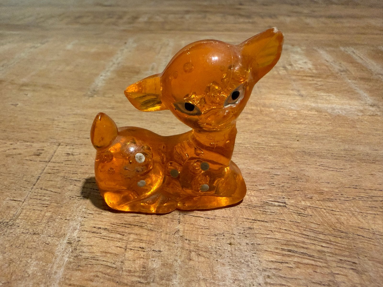 Vintage Oranje Lucite Reekalfje Bambi Figuurtje Jaren 50-80, Verzamelen, Ophalen of Verzenden, Gebruikt, Hert, Beeldje of Figuurtje