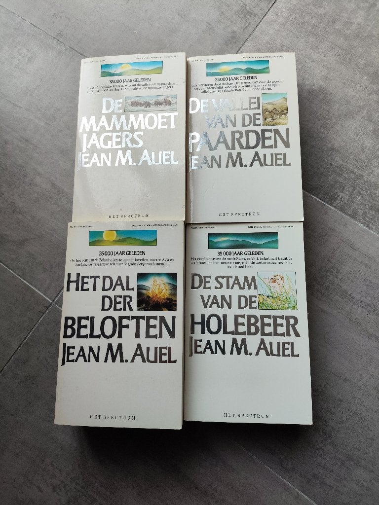 Jean M. Auel 4 delen De Aardkinderen Deel 1,2,3 en 4, Ophalen of Verzenden, Jean M. Auel