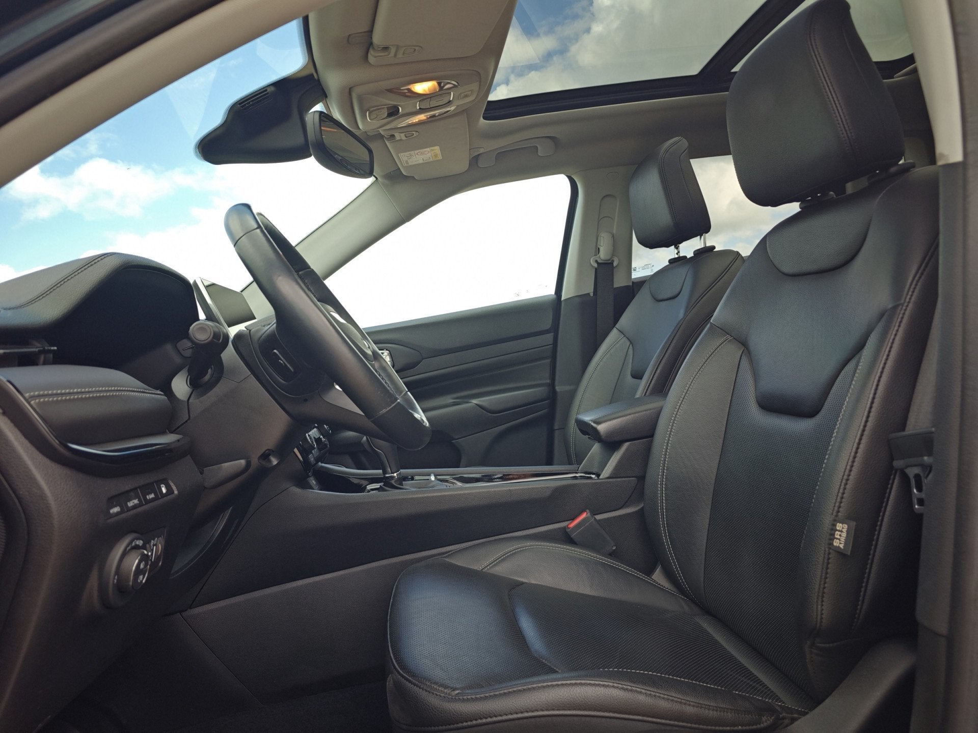Jeep Compass 4xe 240PK S | Panoramadak | Bomvol opties | Gar, Automaat, Gebruikt, Zwart, 4 cilinders