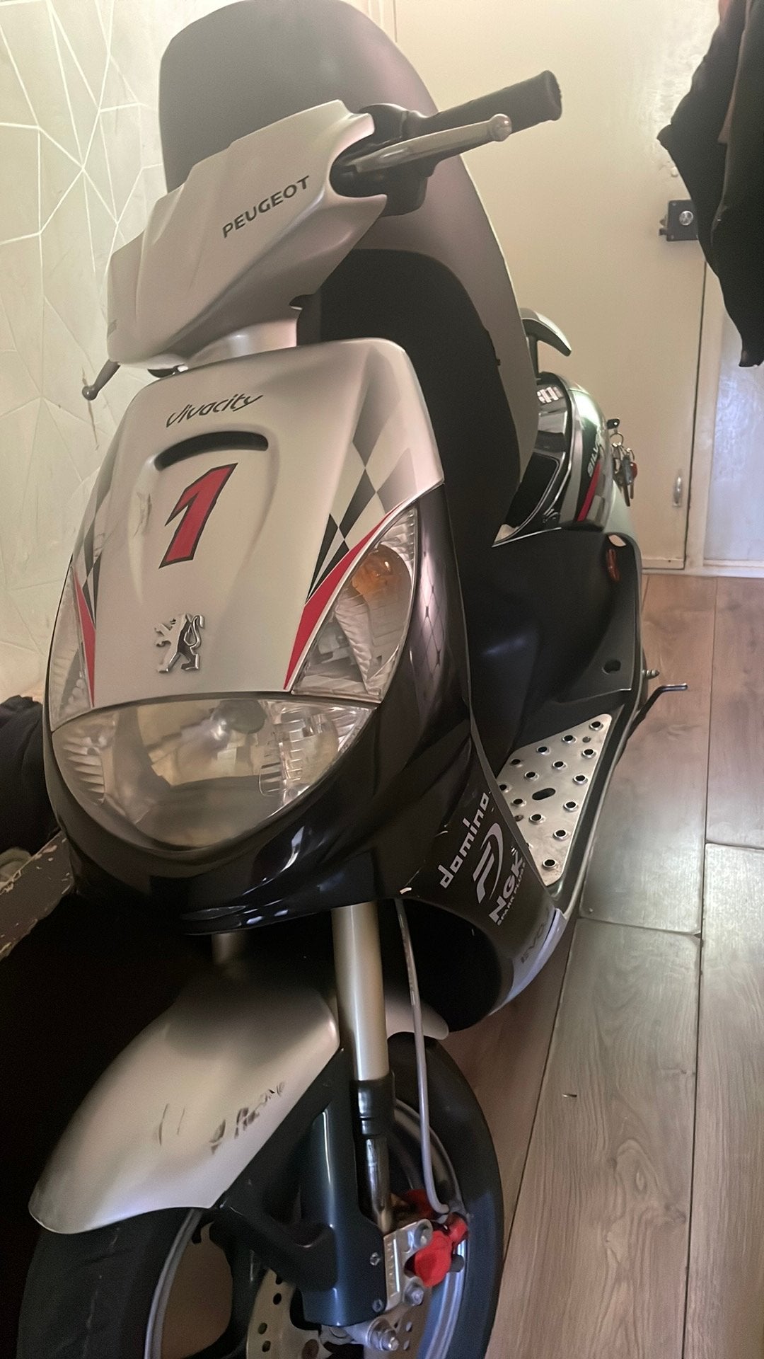 Peugeot vivacity zilversport zeer goede brommer inruil moge, Ophalen, Zo goed als nieuw, Tweetakt, Vivacity