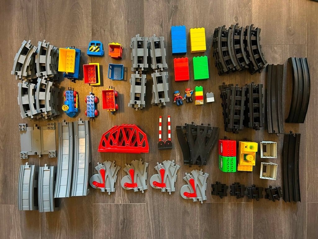 Lego Duplo trein rails en accessoires - 151 delig, Ophalen of Verzenden, Gebruikt, Inclusief minifiguren, Duplo