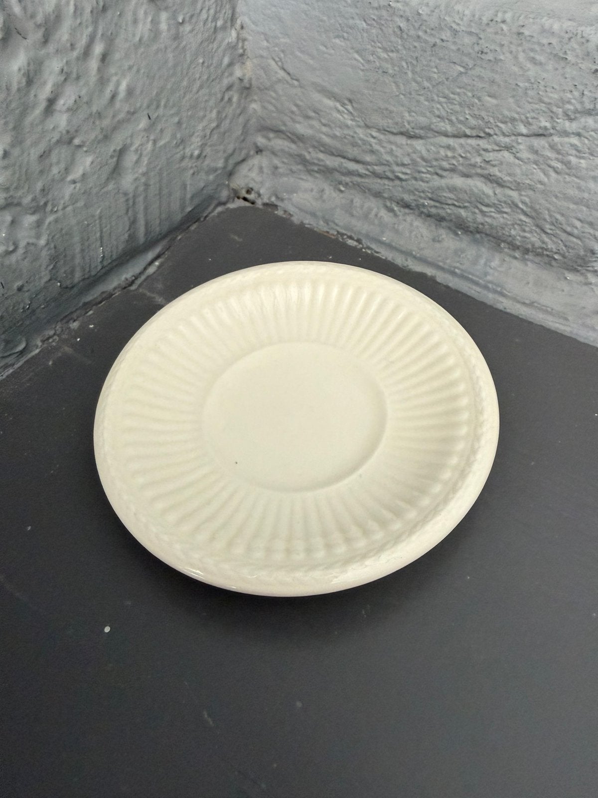 Wedgwood edme schaaltje 8cm, Huis en Inrichting, Keuken | Servies, Verzenden, Zo goed als nieuw, Aardewerk, Schaal of Schalen