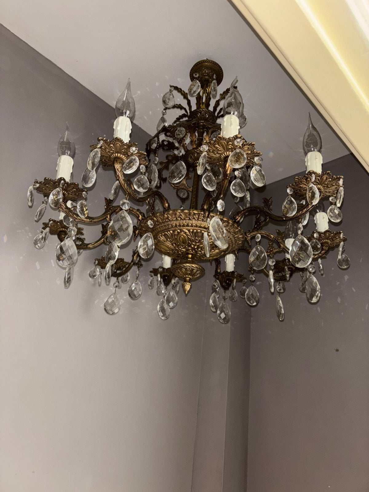 Antieke Franse Kroonluchter van Brons met Kristallen, Huis en Inrichting, Lampen | Kroonluchters, Ophalen of Verzenden, Zo goed als nieuw