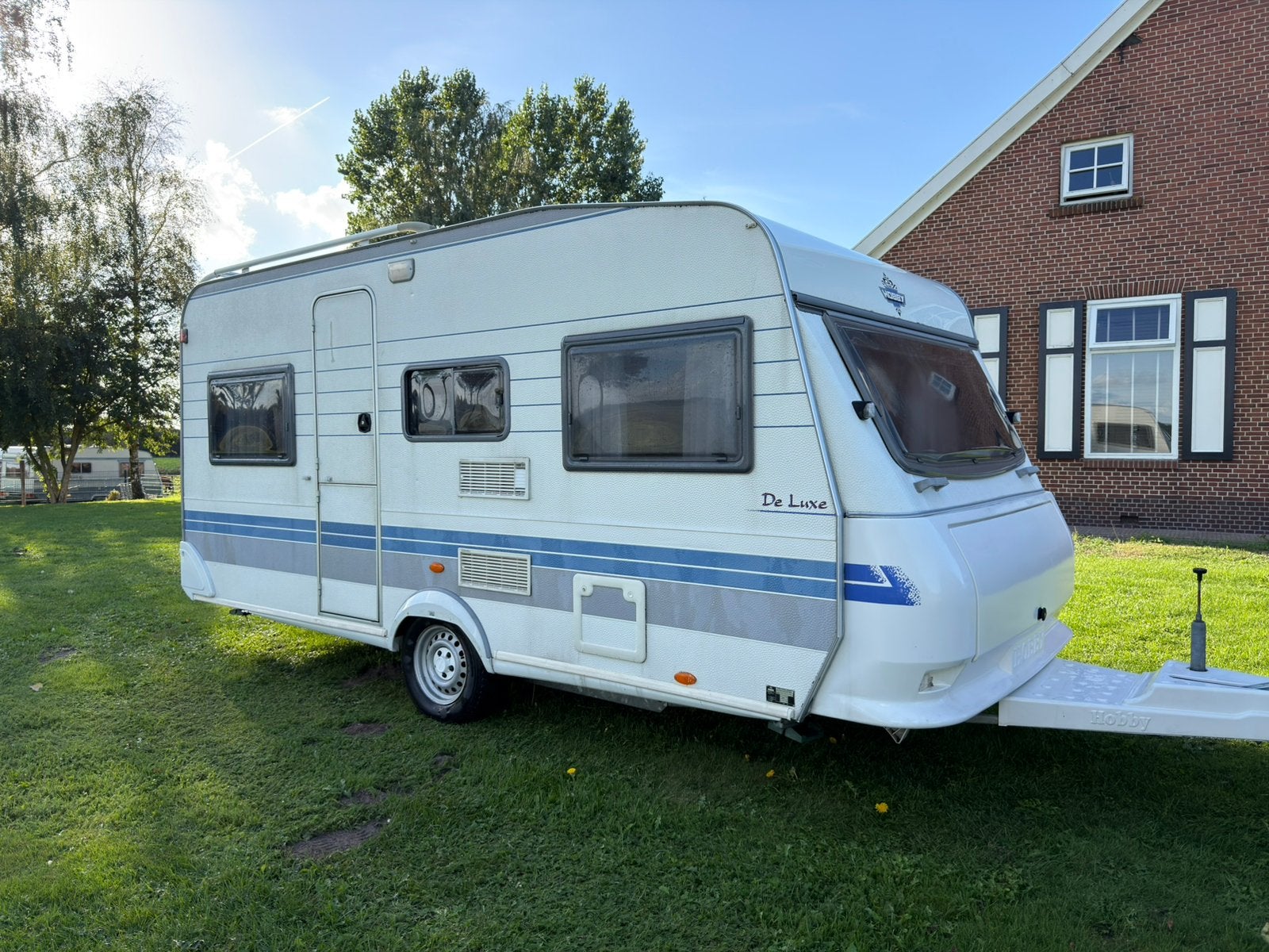 Hobby 450 UF (1999) | Vast bed | Rondzit | Voortent, Rondzit, Hobby, Schokbreker, 4 tot 5 meter