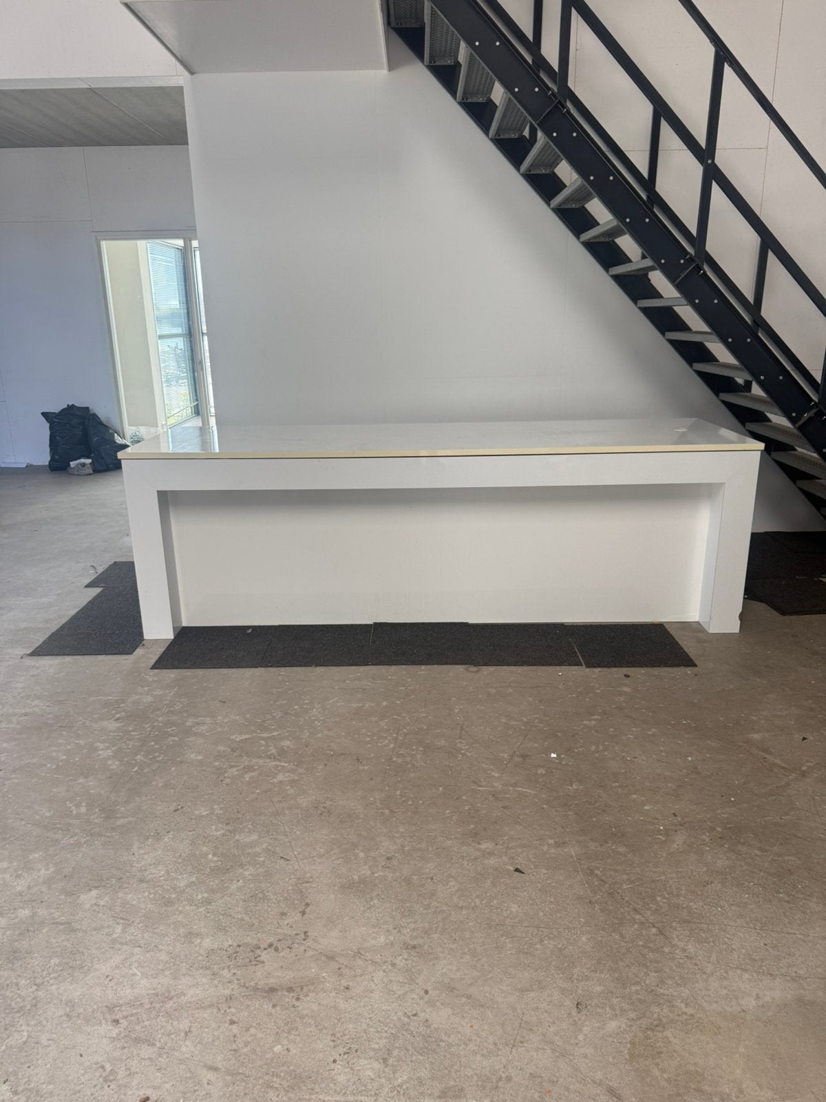 Witte balie/werktafel, Ophalen