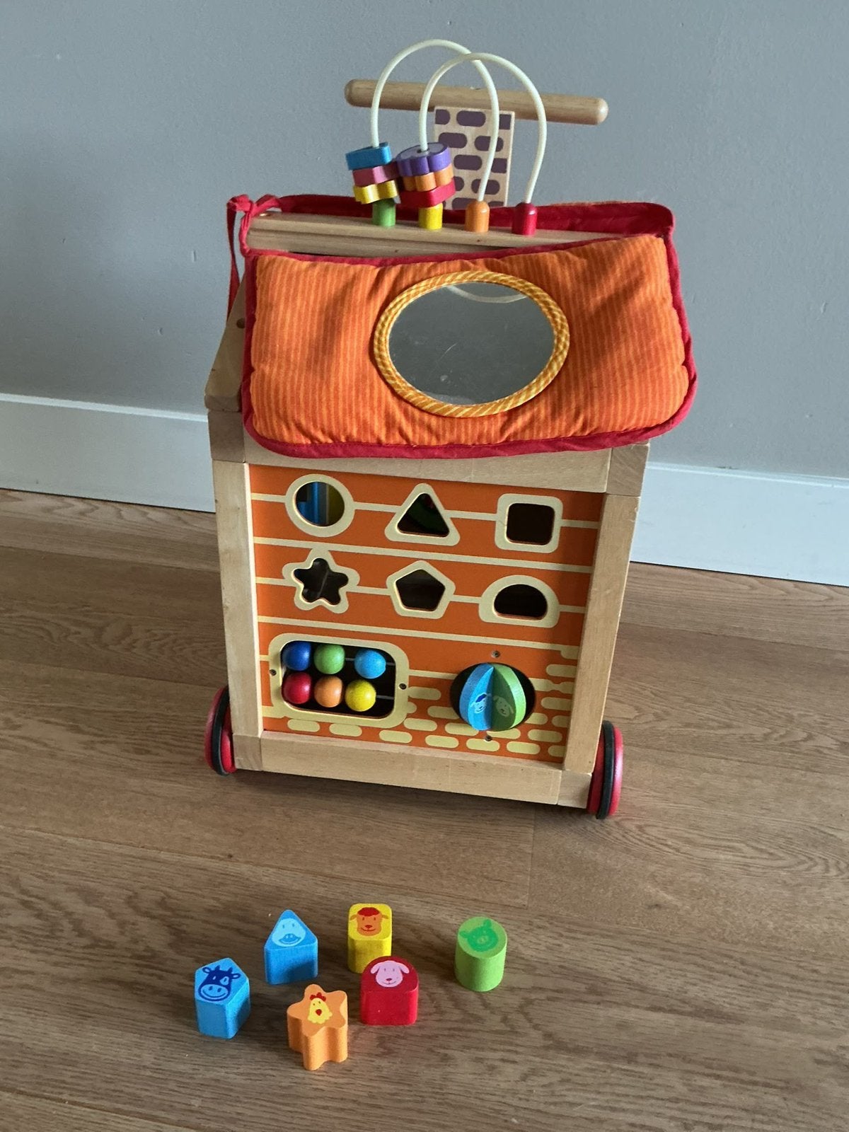 Loopwagen met speel mogelijkheden, Ophalen, Zo goed als nieuw, Duw- of Trekspeelgoed
