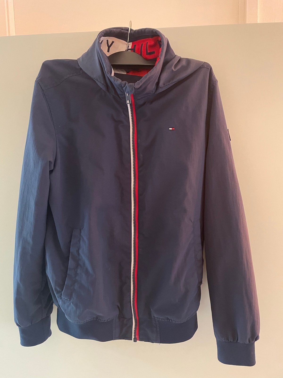 Tommy Hilfiger kinderjas maat 164 - Zo goed als nieuw, Ophalen of Verzenden, Zo goed als nieuw, Jongen of Meisje, Jas