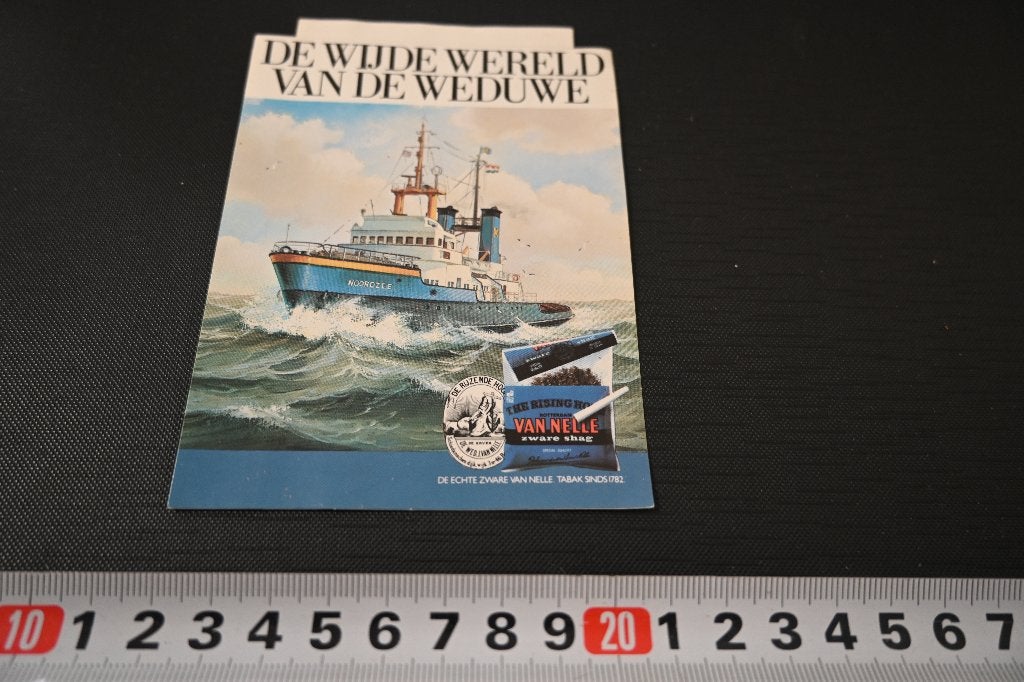 sticker De wijde wereld van de weduwe  VAN NELLE SHAG, Ophalen of Verzenden, Zo goed als nieuw