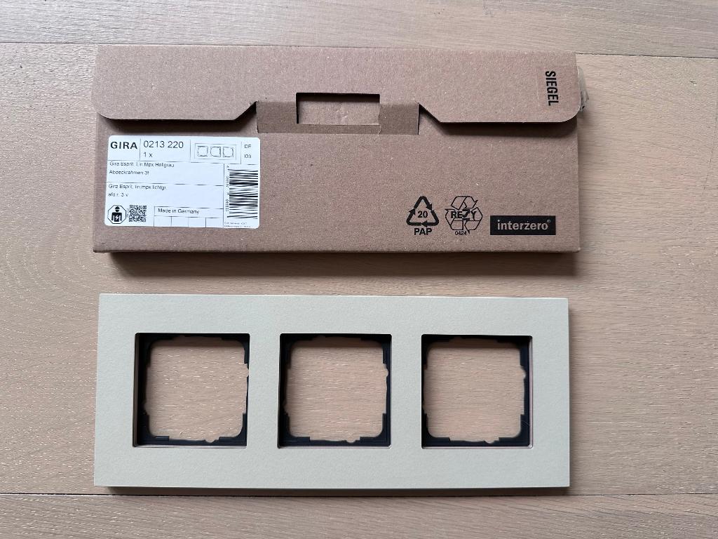 Gira afdekraam 3-voudig Esprit linoleum-multiplex lichtgrijs, Ophalen of Verzenden, Nieuw, Overige typen