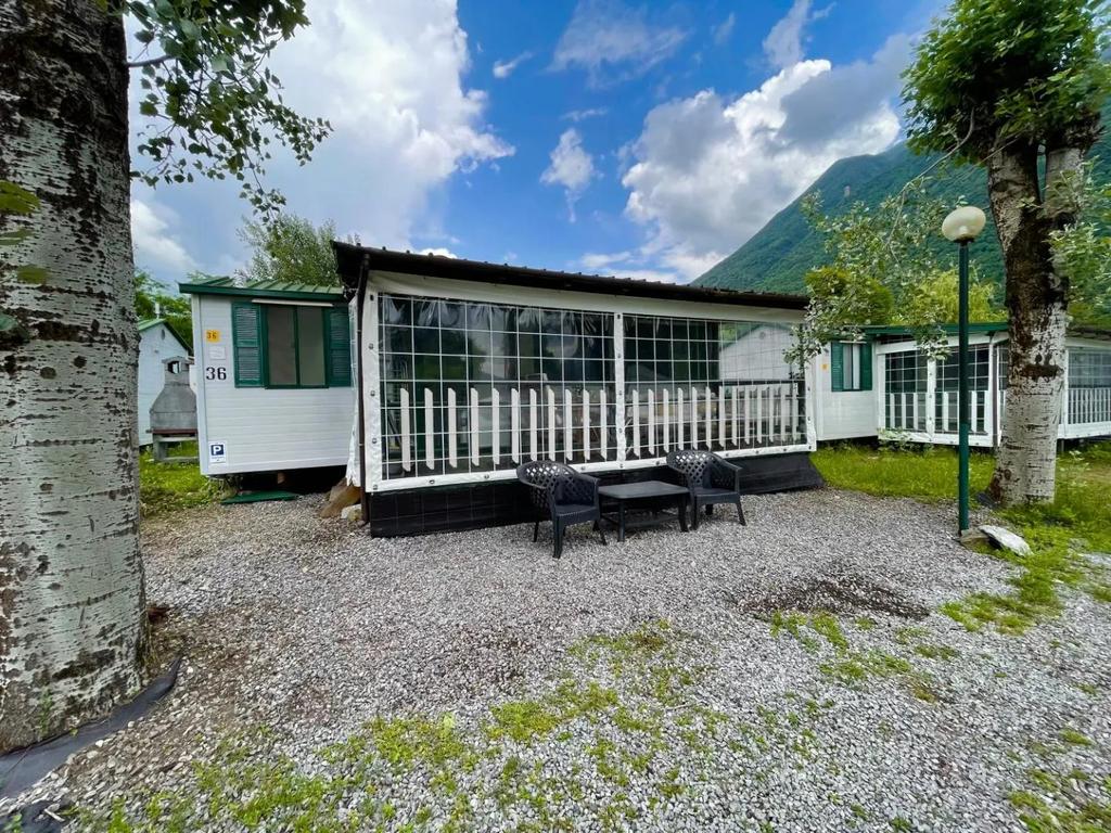Chalet te koop in Porlezza aan het Luganomeer, Zwembad, Aan meer of rivier, Recreatiepark