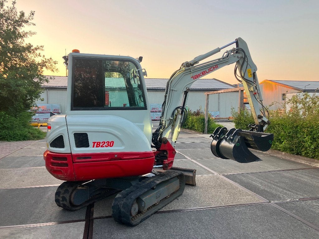 Takeuchi TB 230 Extra minigraver | 1450 u | sloop-sorteer, Graafmachine