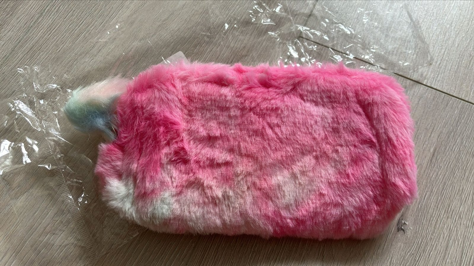 Nieuwe Roze fluffy etui met balletje eraan, Ophalen of Verzenden, Nieuw