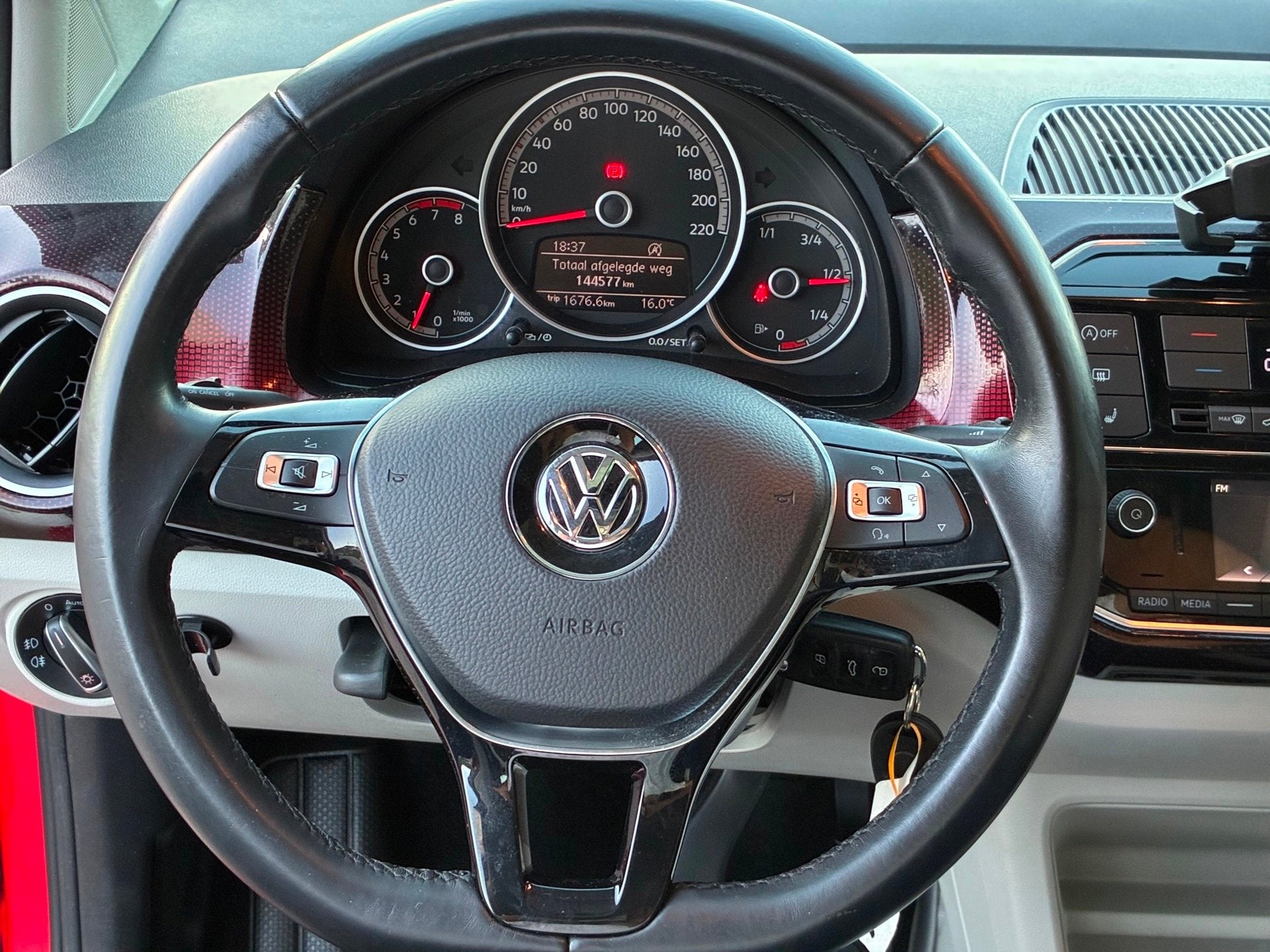 Volkswagen Up! 1.0 BMT high up!|1e Eigenaar|Camera|Panoramad, Auto's, Voorwielaandrijving, 4 stoelen, Origineel Nederlands, Handgeschakeld