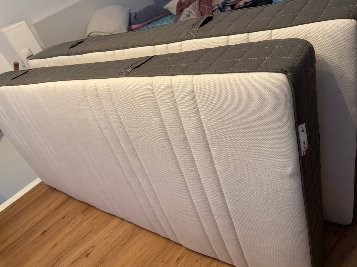 2x IKEA Hövag matrassen 90x200 - Zo goed als nieuw, Huis en Inrichting, Slaapkamer | Matrassen en Bedbodems, Ophalen, 90 cm, Eenpersoons