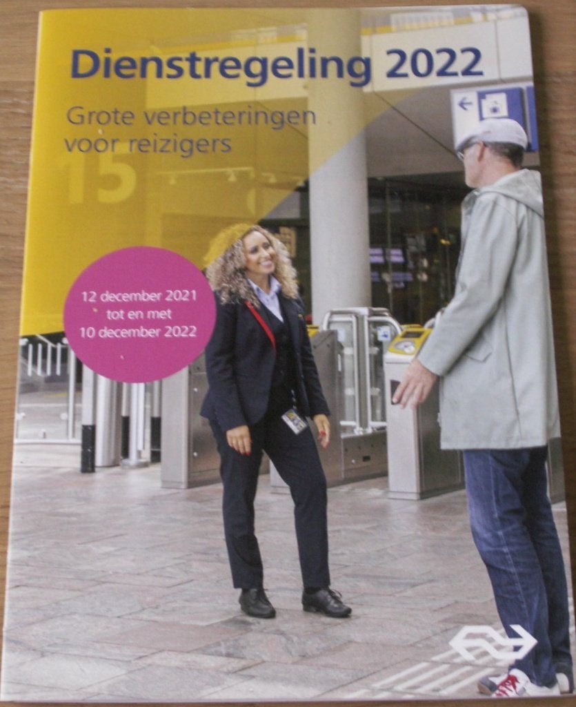 Brochure voor reizigers NS dienstregeling 2022 en spoorkaart, Verzamelen, Ophalen of Verzenden, Nieuw, Trein, Overige typen