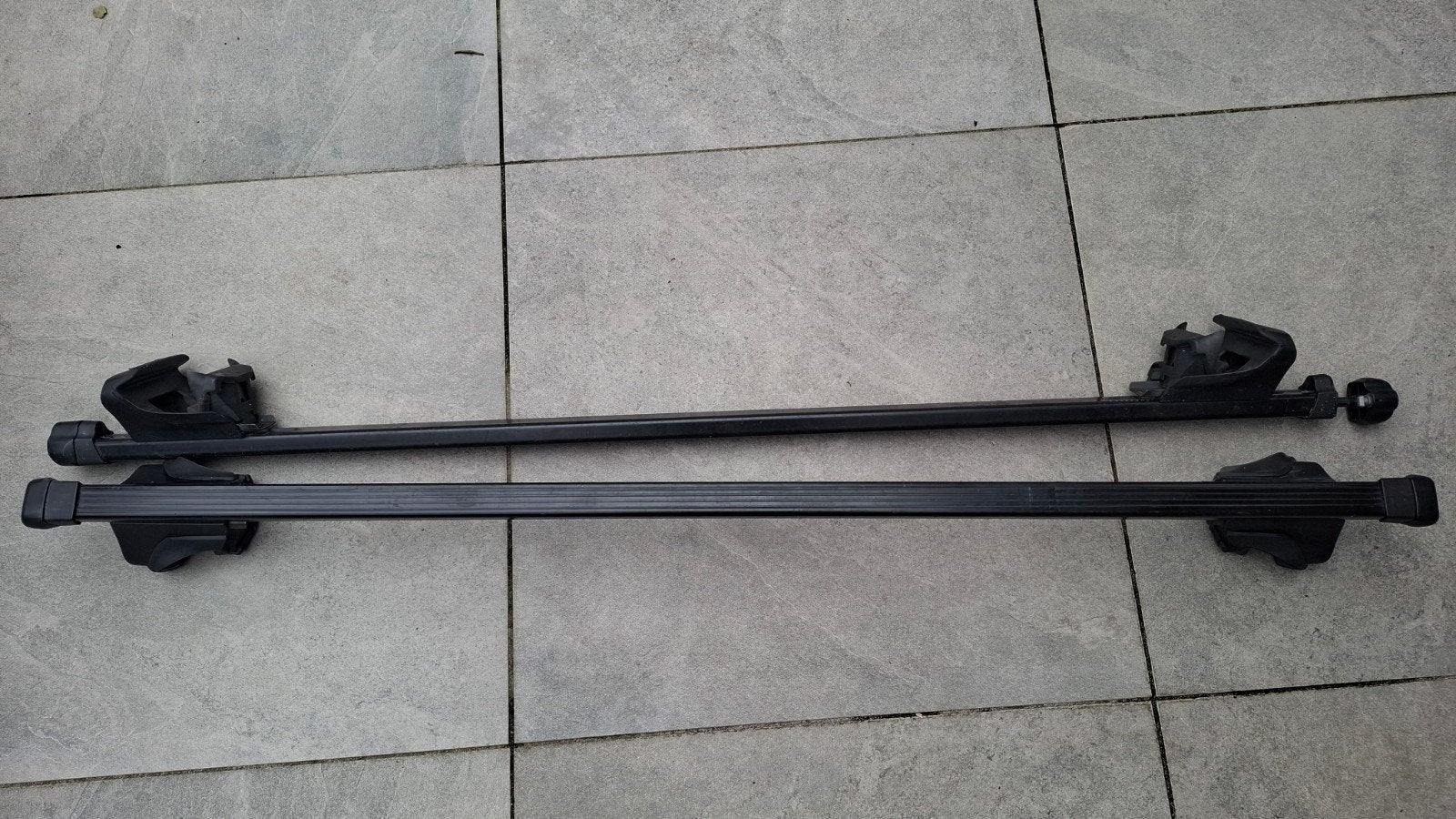 Thule dakdragers  eenvoudig te monteren. Draai aan de knop., Auto diversen, Dakdragers, Ophalen