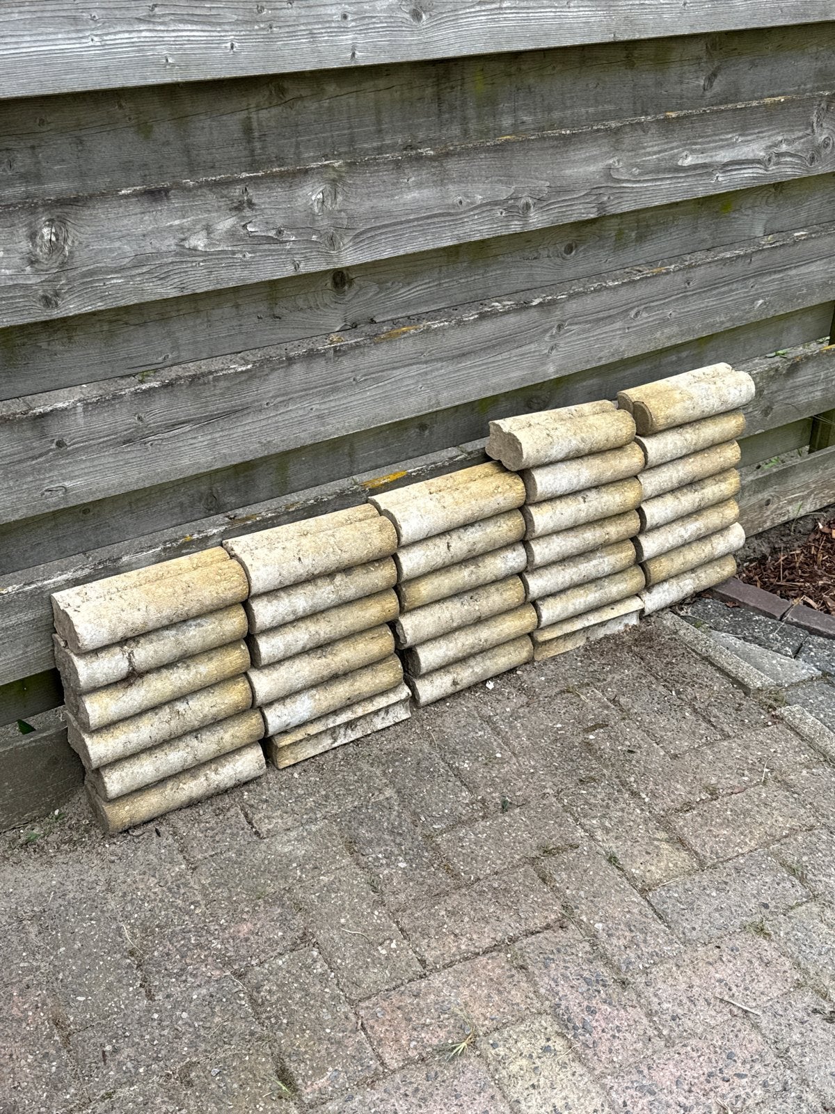 Betonnen stenen voor border of tuinrand, Ophalen