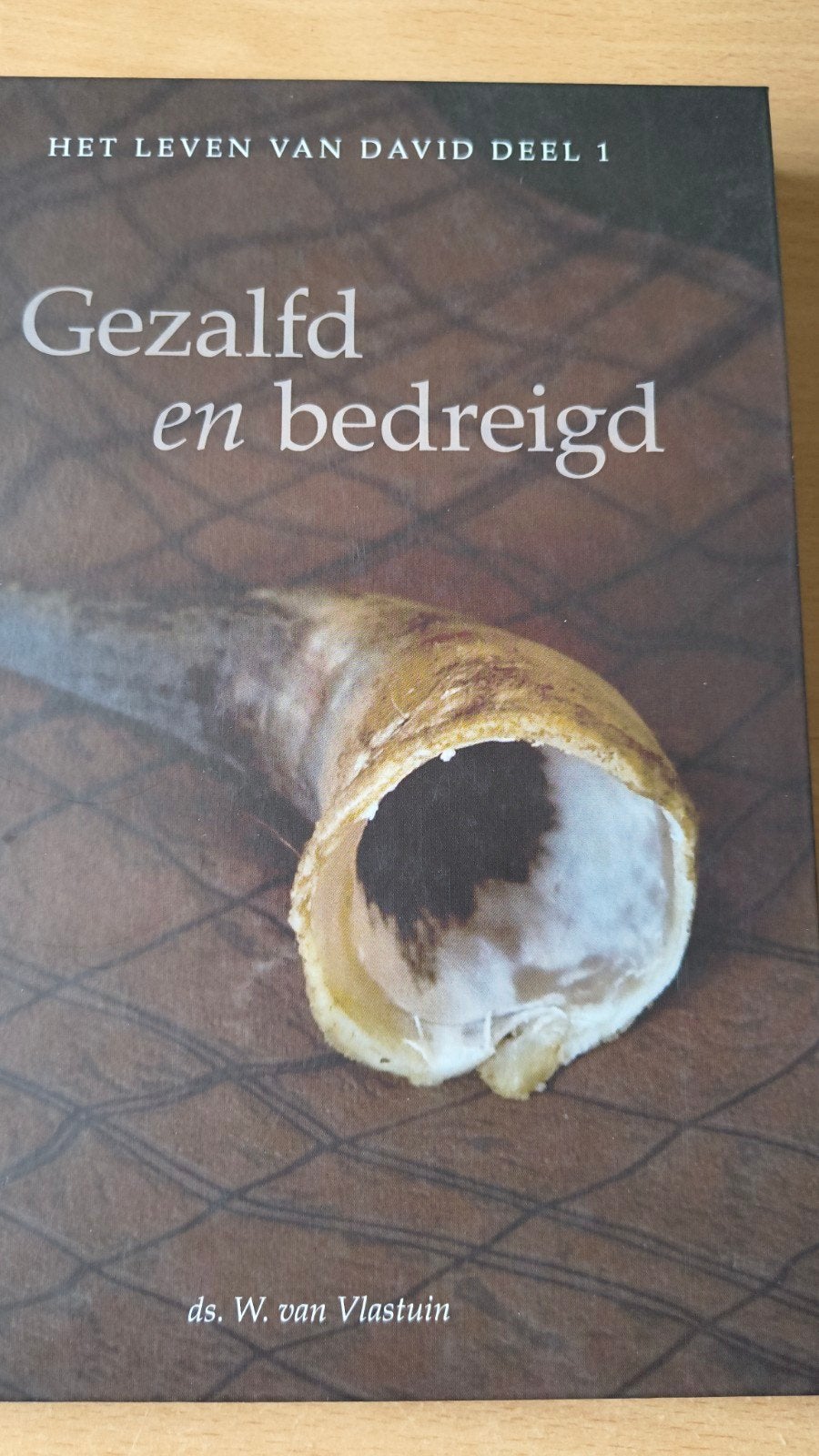 Gezalfd en bedreigd. Ds W van Vlastuin, Boeken, Christendom | Protestants, Ophalen of Verzenden, Zo goed als nieuw, Ds W van Vlastuin