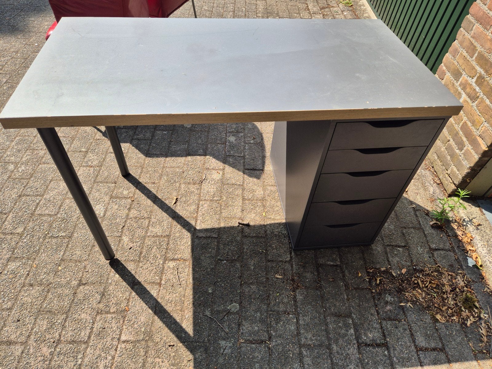 IKEA ADILS Bureau met ladeblok - Grijs/Hout, Met lades, Gebruikt, Hout, Ophalen of Verzenden