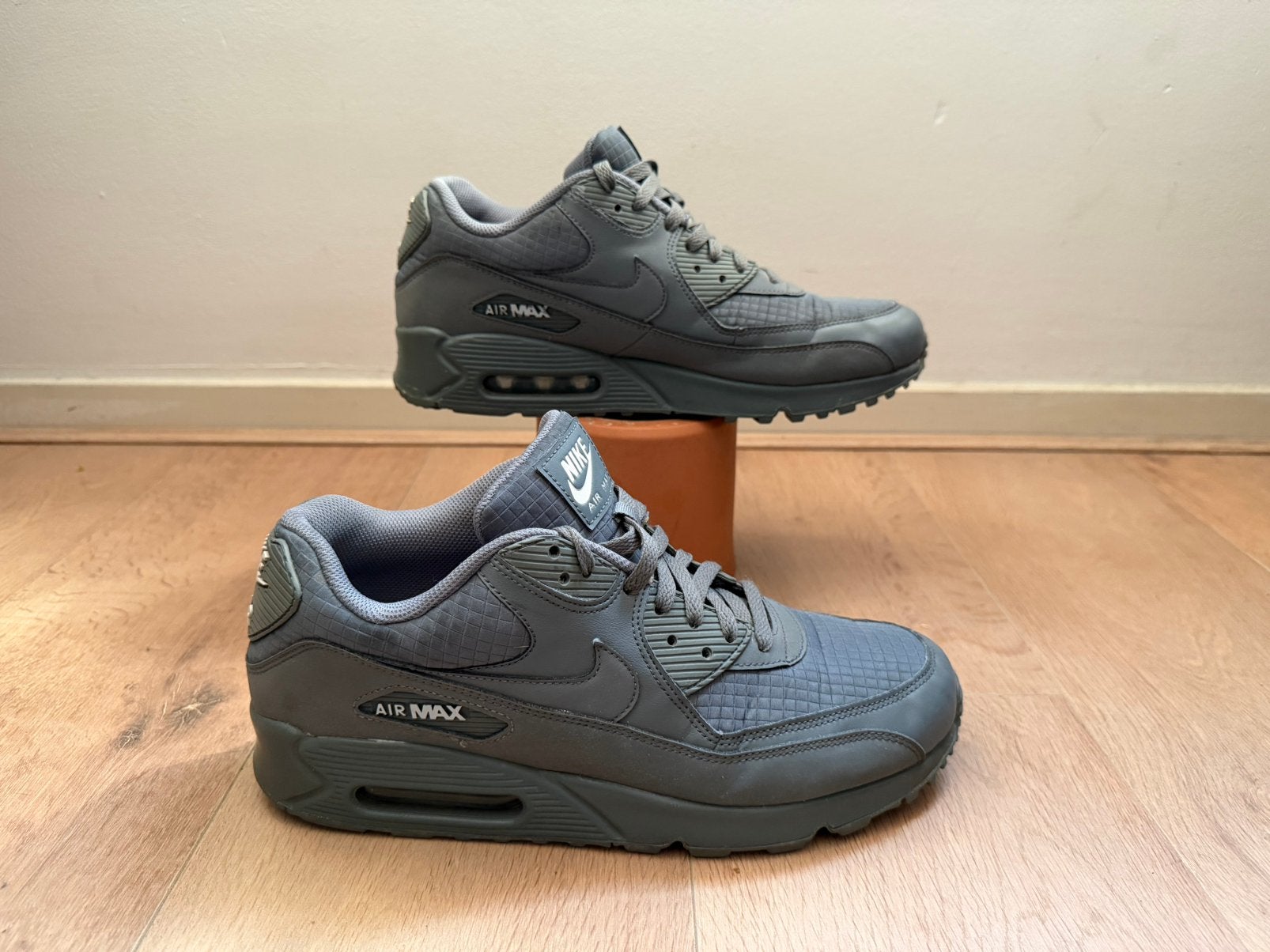 Nike Air Max 90 Essential Grey maat 45, Ophalen of Verzenden, Zo goed als nieuw, Overige kleuren